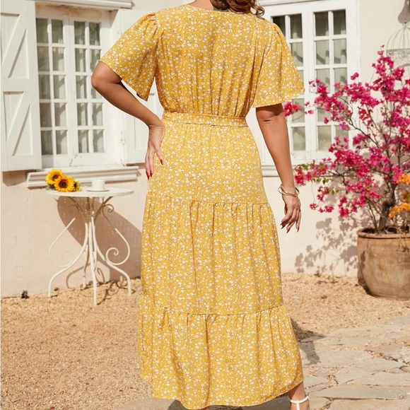 NWT Yellow Floral Plus Size Short Sleeve Wrap Maxi Dress - Picture 3 of 4